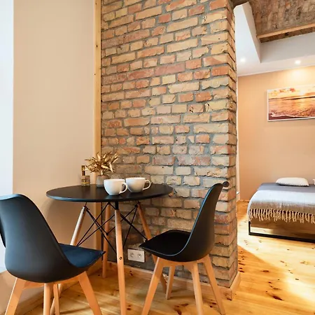 Xxxxxxx Apartment *
